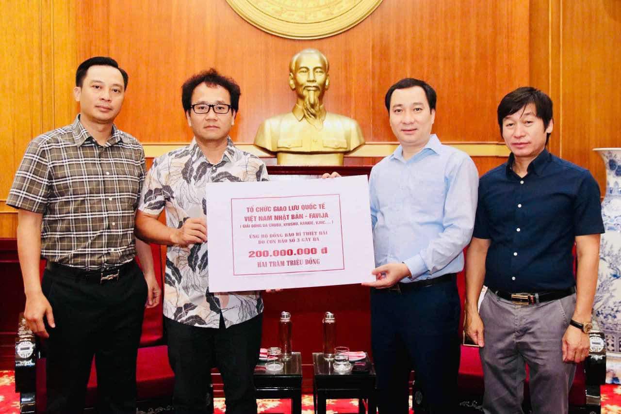 Sáng ngày (18/9), tại trụ sở Uỷ ban TƯ MTTQ VN, đại diện Tổ chức Giao lưu Quốc tế Việt Nam Nhật Bản (FAVIJA) đã trao số tiền 200 triệu đồng ủng hộ đồng bào bị thiệt hại do cơn bão số 3 (bão Yagi) gây ra.