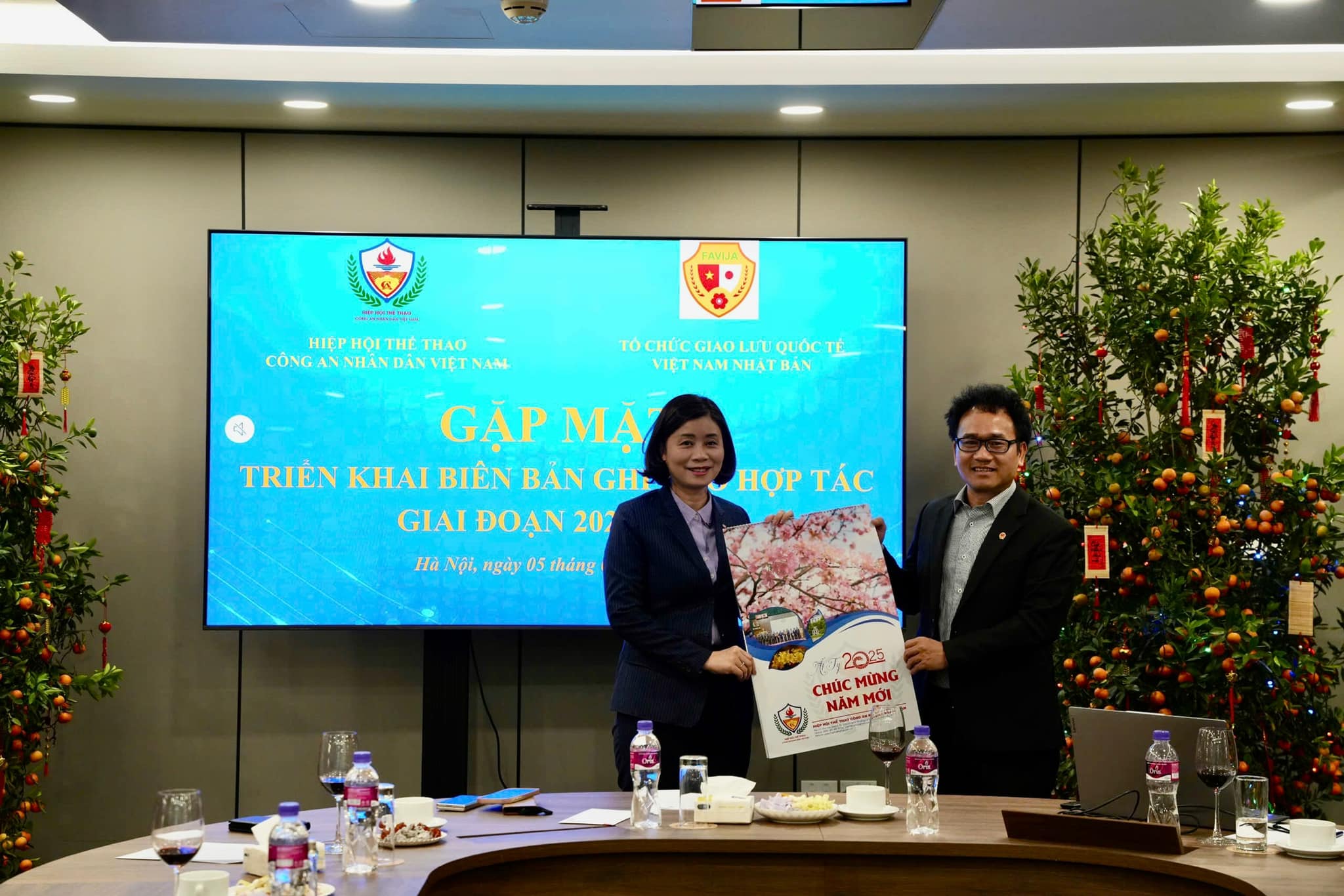 Đại diện Tổ chức giao lưu quốc tế Việt Nam Nhật Bản (FAVIJA) chúc Tết Hiệp hội thể thao công an nhân dân (Bộ công an Việt Nam)