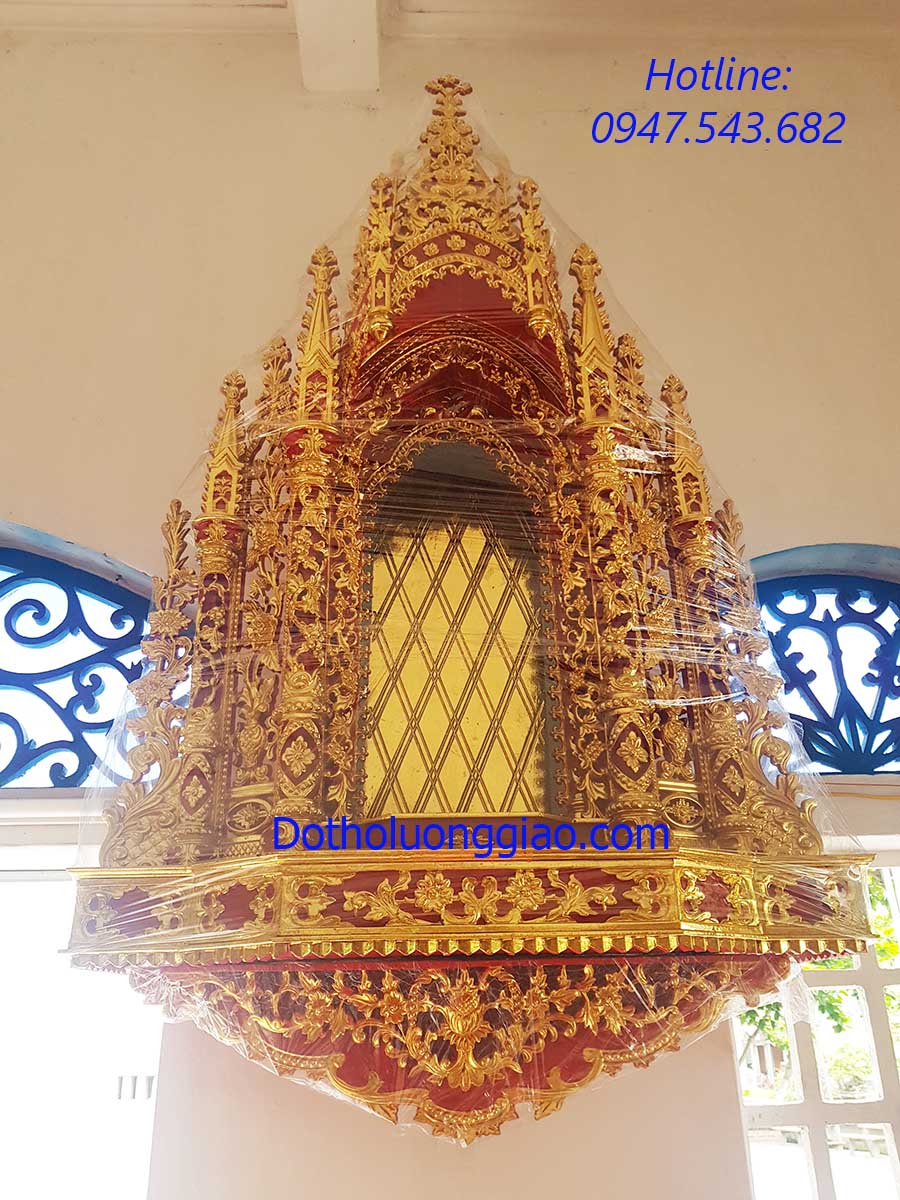 Bàn thờ Công giáo thếp vàng
