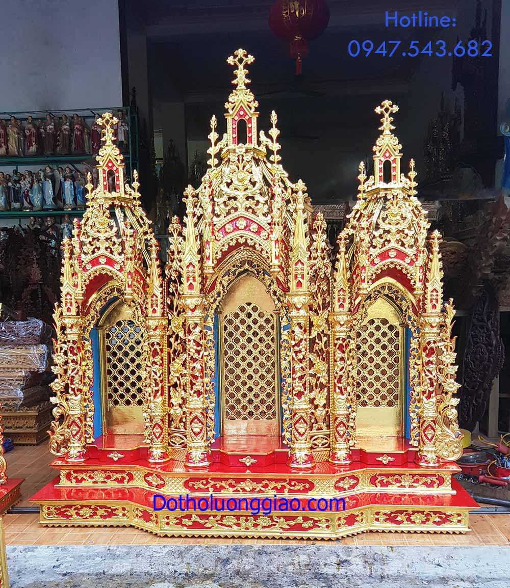 Bàn thờ Công giáo thếp vàng