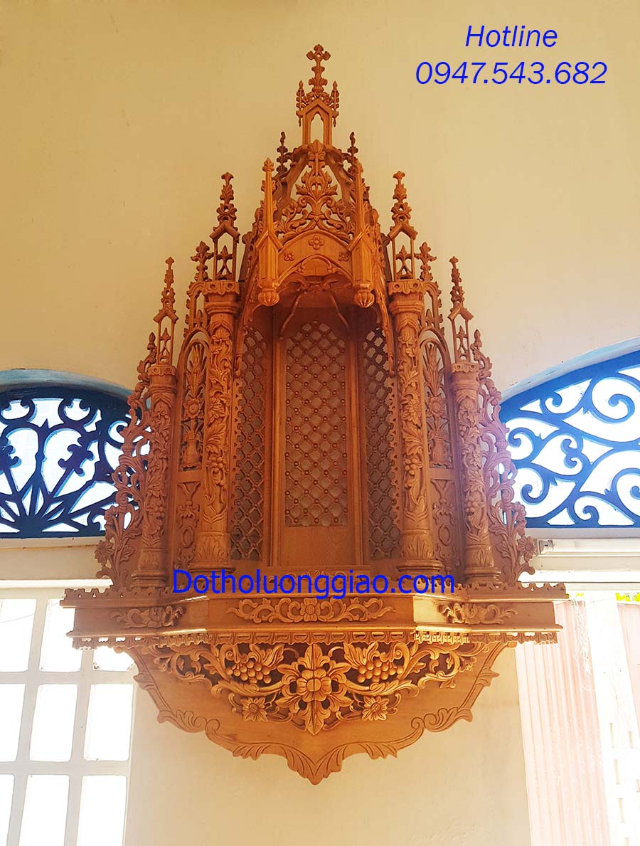 Tòa thờ Công giáo gỗ Pơmu