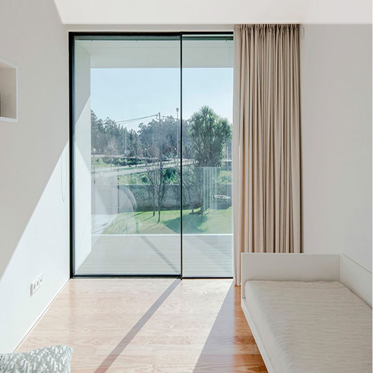 cua-lua-2-canh-khong-ray-duoi