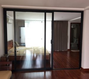 cua-nhom-kinh-phong-ngu-hien-nay